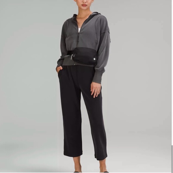 NWT- Lululemon black belt bag - Picture 6 of 8